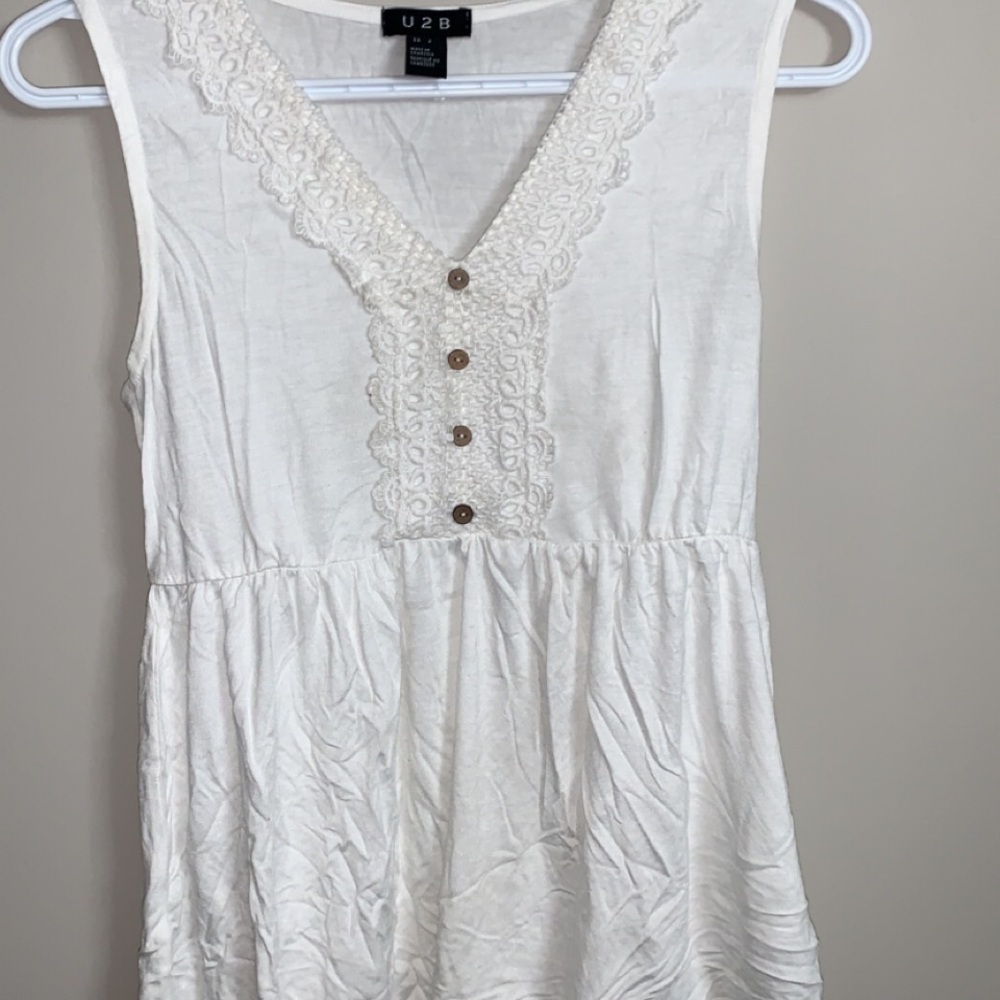White sleeveless blouse/top